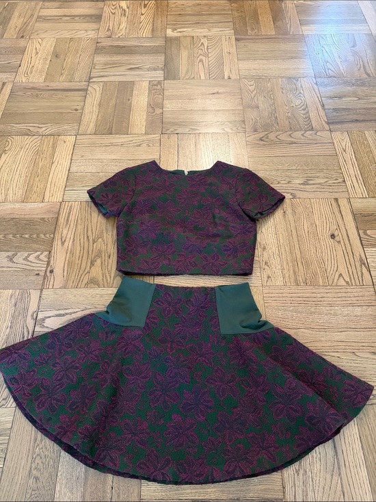 Alice + Olivia Dresses & Skirts - Alice + Olivia Green and Purple Floral Skirt